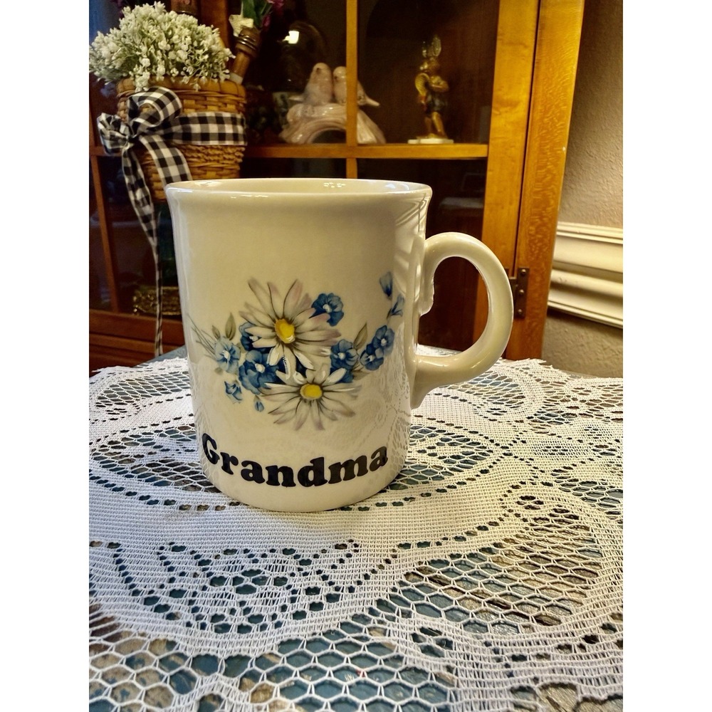 True VTG Grandma Floral Mug Made in England Daisies Cottagecore , Granny Chic